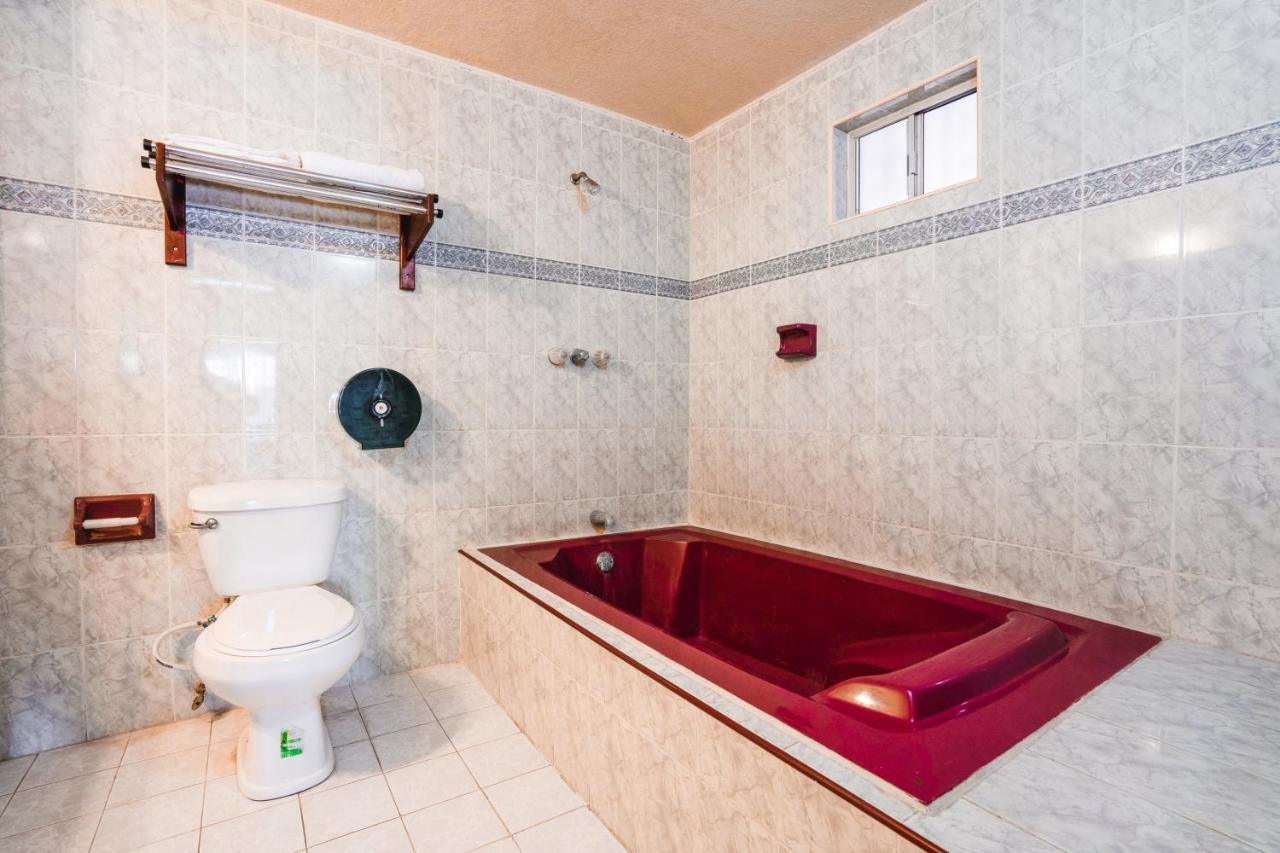 Oyo Hotel Cocobeach, Энсенада Экстерьер фото