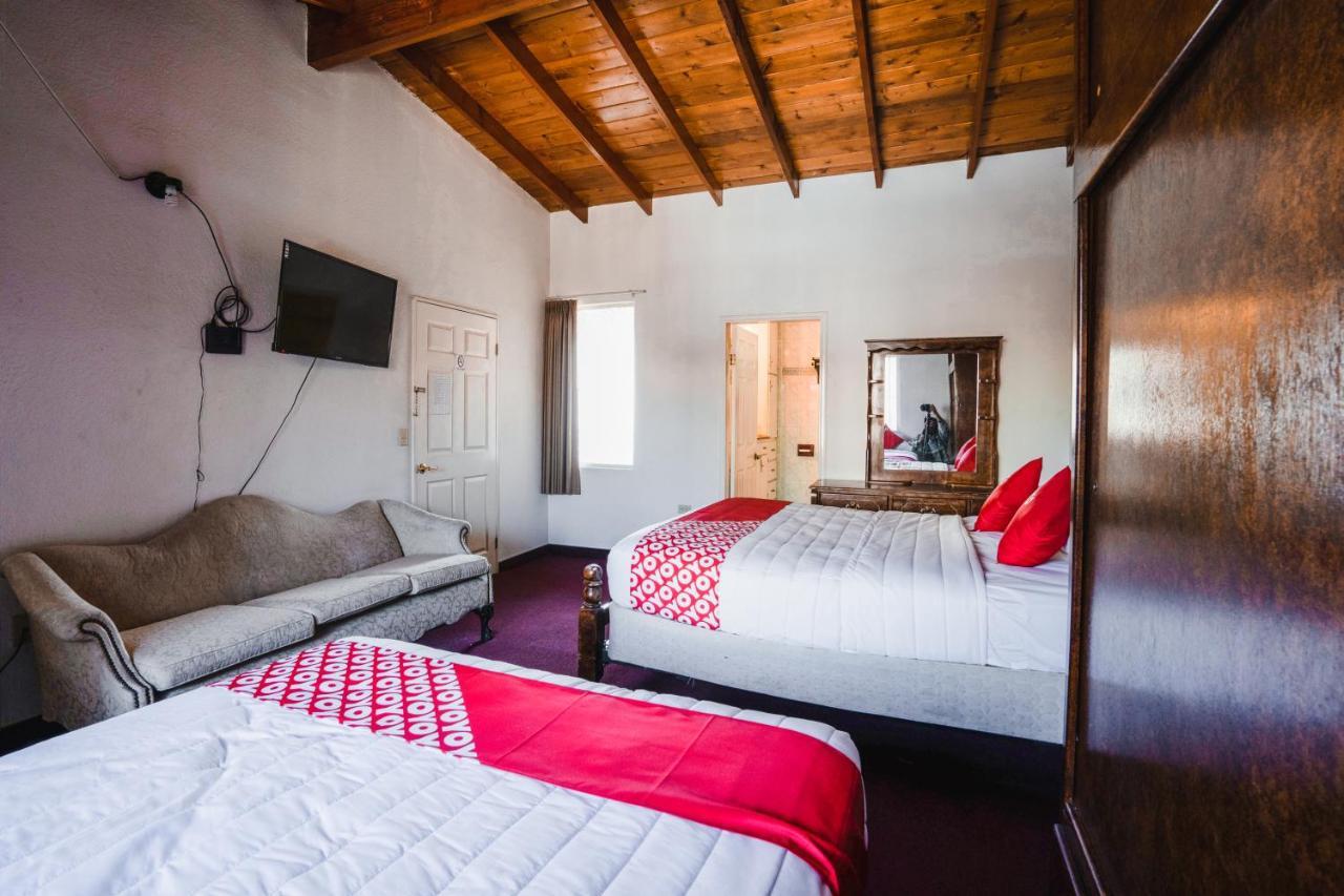 Oyo Hotel Cocobeach, Энсенада Экстерьер фото
